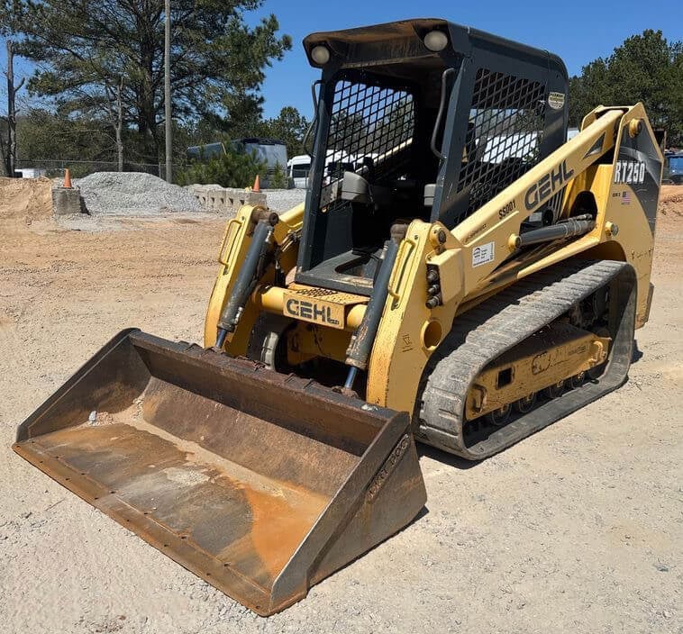 GEHL RT 250 track skid steer loader with front bucket for land clearing in Mission and Fraser Valley BC